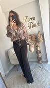 Leopar Desenli Bağcıklı Fırfırlı Tül Bluz Bej