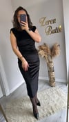 VATKALI YIRTMAÇLI MİDİ BOY KADİFE ELBİSE