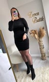 YANI DETAYLI MİNİ KADİFE ELBİSE