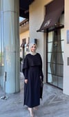SİYAH PELERİNLİ ELBİSE