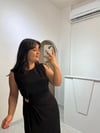 Drape Detaylı Gold Tokalı Siyah Midi Boy Elbise