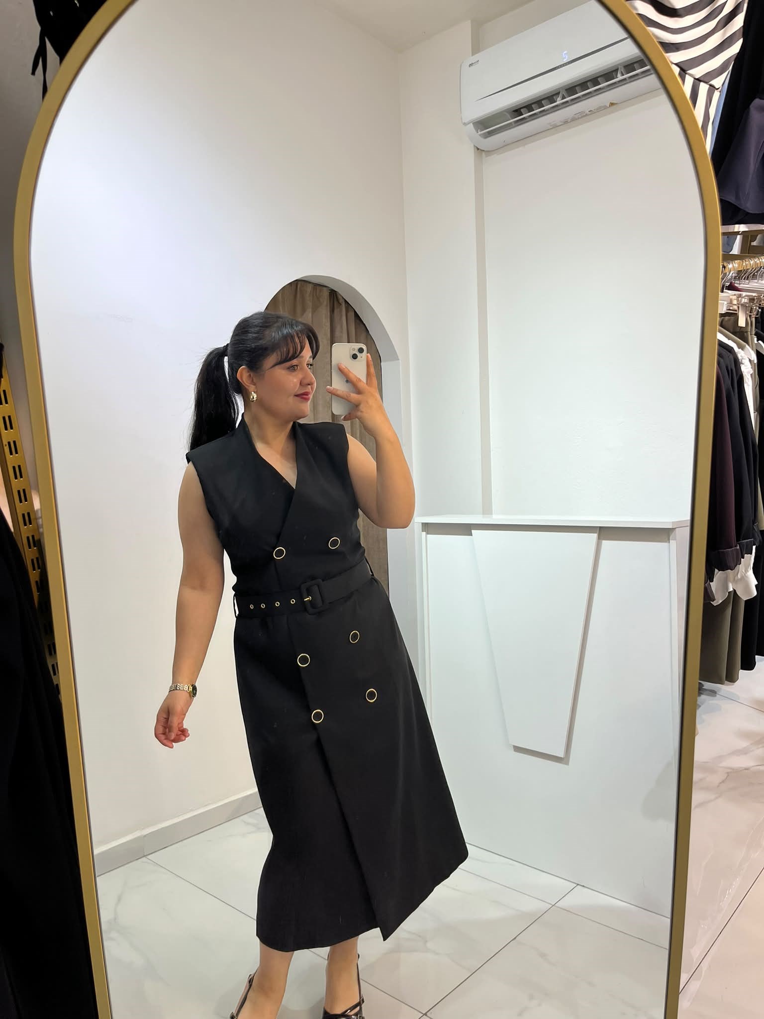 Düğme Detaylı Kemerli Siyah Midi Boy Elbise