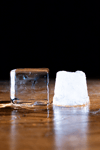 Crystal Şeffaf Buz Yapıcı
