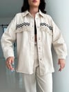 BEJ TAŞ SAÇAKLI GABARDİN GÖMLEK