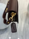 👜 Coach Tabby Omuz Çantası – Bordo