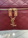 👜 Yves Saint Laurent Kapitone El & Omuz Çantası – Bordo