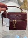 👜 Yves Saint Laurent Kapitone El & Omuz Çantası – Bordo