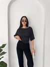 Büzgü Detaylı Puantiyeli Açık Yaka Bluz-Siyah