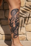 Ele Dolanmış Kobra, Tesbih ve Çiçek Detaylı Sanatsal Tattoo - Yarı Kalıcı / 1 Ay Kalıcı