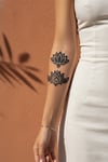 İkili Lotus Çiçeği ve Zen Sembolü Tasarımlı Sanatsal Vücut Dövmesi - 1 Ay Kalıcı / Yarı Kalıcı