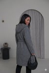 Kadın Kapüşonlu Balık Sırtı Desenli Astarlı Belden Bağlamalı Oversize Kaşe Kaban D99852