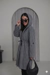 Kadın Kapüşonlu Balık Sırtı Desenli Astarlı Belden Bağlamalı Oversize Kaşe Kaban D99852