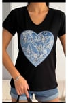 Kalp Şekilli Nakış İşlemeli T-shirt