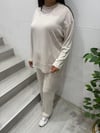BEYAZ DİKİŞLİ EŞOFMAN TAKIMI
