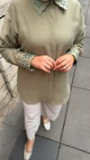 KİSRA 2003 KOL VE YAKA FİSTOLU GÖMLEK