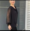 TRND CTY SİYAH DEGAJE YAKA KOLU TÜL BLUZ