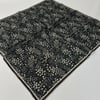 Locella Soft Pamuklu Siyah Beyaz Eşarp LDFC4209