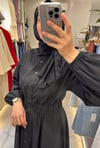 BELİ LASTİKLİ UZUN KOLLU ELBİSE SİYAH