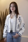 İŞLEME DETAYLI BEYAZ CEKET