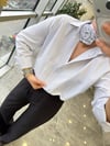 GÖMLEKModa MTÇZGLGLDTYLGMLK3000Gül Detaylı Çizgili Gömlek