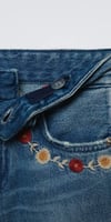 Beli Çiçek Nakışlı Kot Pantolon