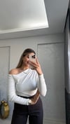 BEYAZ ÇAPRAZ KOL BLUZ