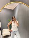 BEYAZ DÜĞME DETAYLI BLUZ 