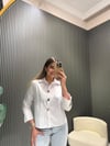 BEYAZ GRİ DÜĞMELİ GÖMLEK