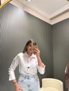 BEYAZ GRİ DÜĞMELİ GÖMLEK