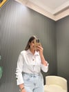 BEYAZ GRİ DÜĞMELİ GÖMLEK