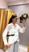 BEYAZ KEMERLİ GÖMLEK
