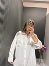 BEYAZ MODAL ÇİZGİLİ GÖMLEK 