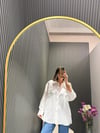BEYAZ MODAL ÇİZGİLİ GÖMLEK 