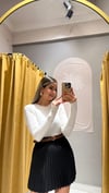 BEYAZ MODAL PARMAK GEÇMLEİ BLUZ 
