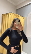 DAMLA AKSESUARLI SİYAH BLUZ 
