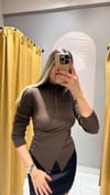 DÜĞMELİ TRİKO KAHVE 