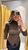 DÜĞMELİ TRİKO KAHVE 