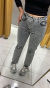 GRİ YIRTIK DETAYLI JEAN