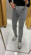 GRİ YIRTIK DETAYLI JEAN