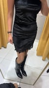 KADİFE DANTELLİ ELBİSE 