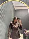 KAHVE BELDEN OTURTMALI KEMERLİ VE ŞAL DETAYLI BLAZER CEKET 