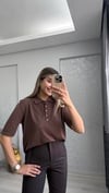 KAHVE DÜĞMELİ TRİKO 