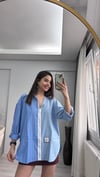 MAVİ ÇİZGİLİ GÖMLEK 