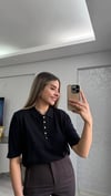 SİYAH DÜĞMELİ TRİKO 