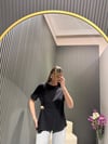 SİYAH GOLD DÜĞMELİ T-SHİRT 