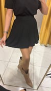 SİYAH PİLELİ ŞORT ETEK 