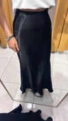 SİYAH SATEN  ETEK