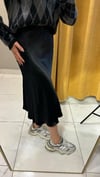 SİYAH SATEN ETEK
