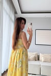 ASKILI ÇİÇEK DESENLİ KORSE ELBİSE-SARI