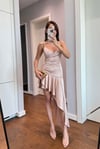 ASKLI ASİMETRİK SATEN ELBİSE